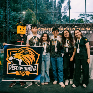 Recolección de fondos - Equipo Refousinnova - Nuestros estudiantes - Colegio Refous